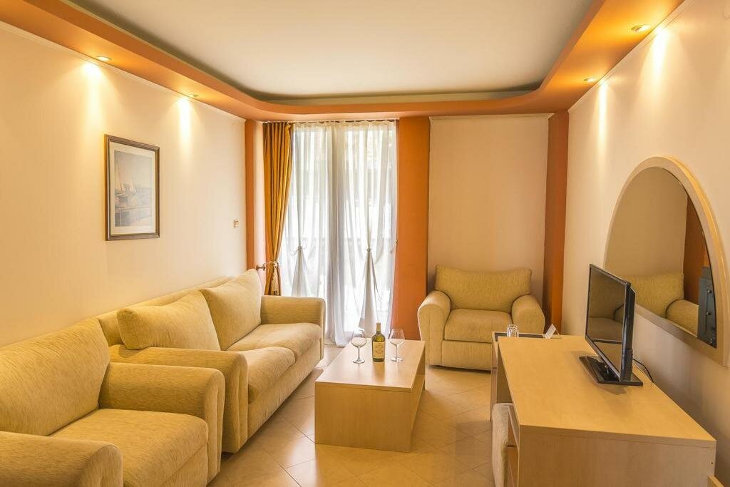Suite 2 Schlafzimmer mit Balkon Gold Pearl Hotel