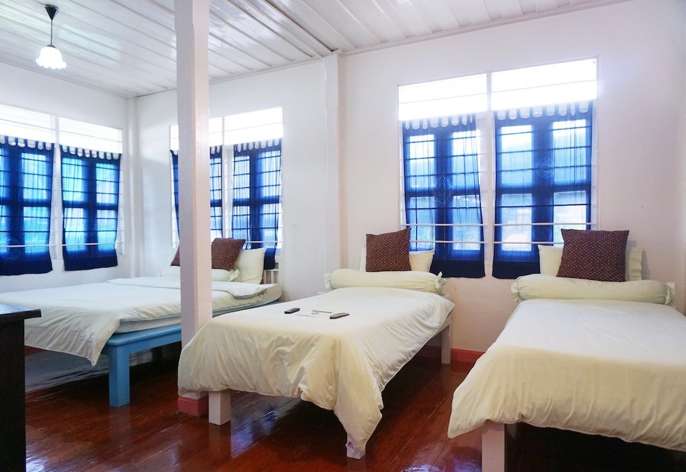 Standard Family room with balcony R-Lampang Guest House