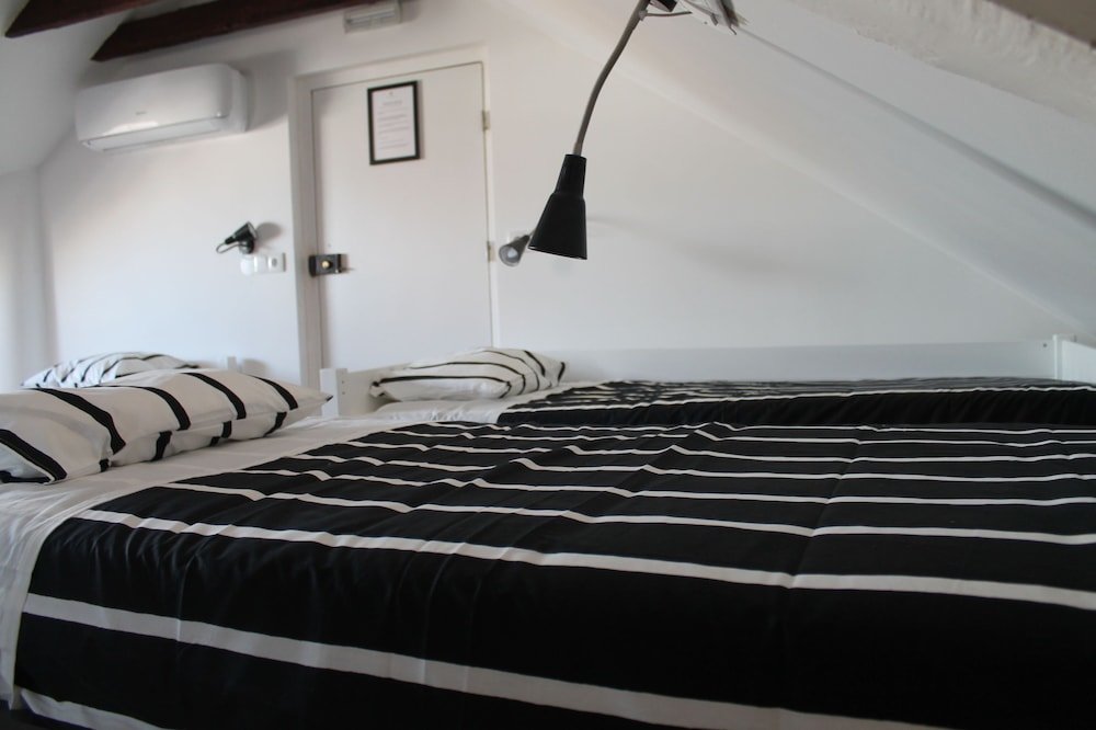 Кровать в общем номере Surf in Chiado Hostel