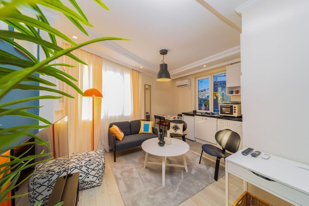 Апартаменты Vibrant and Central Apartment in Muratpasa