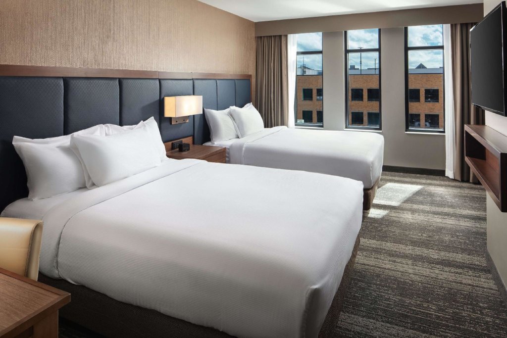 Двухместный люкс с 2 комнатами Embassy Suites by Hilton South Bend