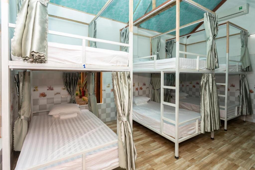 Кровать в общем номере Tam Coc mountain bungalow