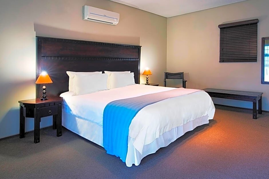 Номер Standard Protea Hotel by Marriott Zambezi River Lodge
