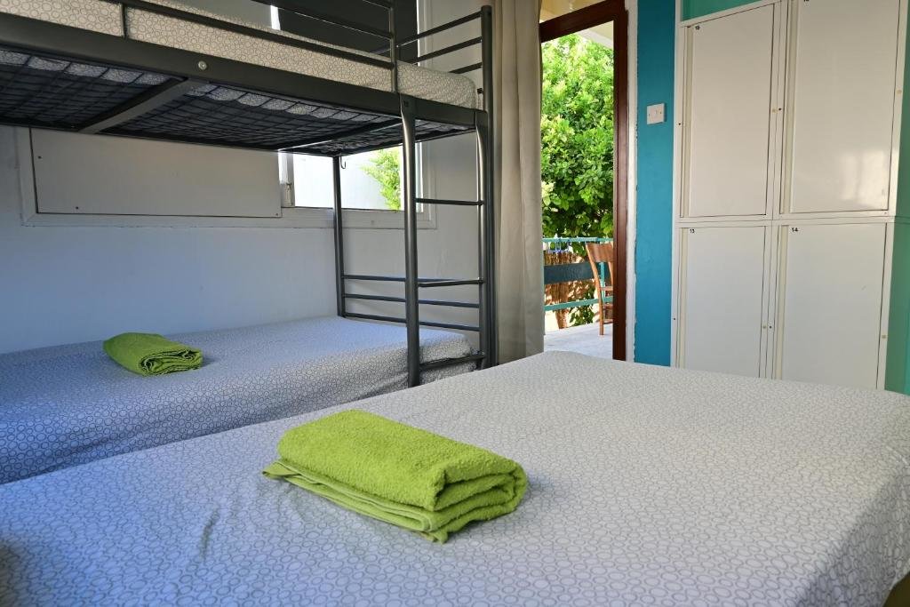 Кровать в общем номере Lemongrass Hostel