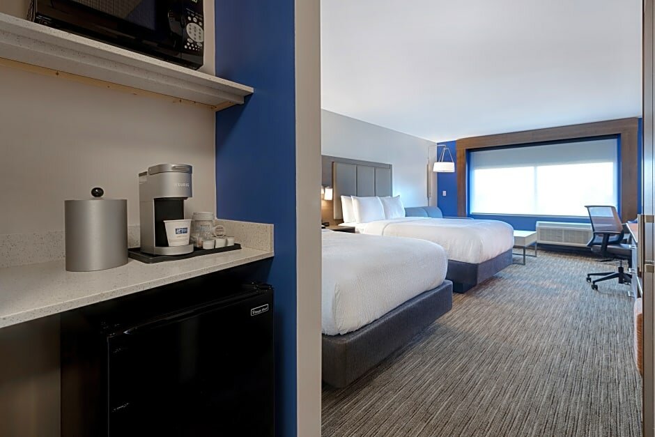 Четырёхместный люкс Holiday Inn Express & Suites - Ann Arbor - University South, an IHG Hotel