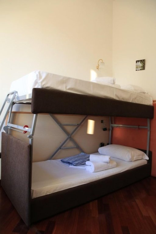 Кровать в общем номере Nika Hostel