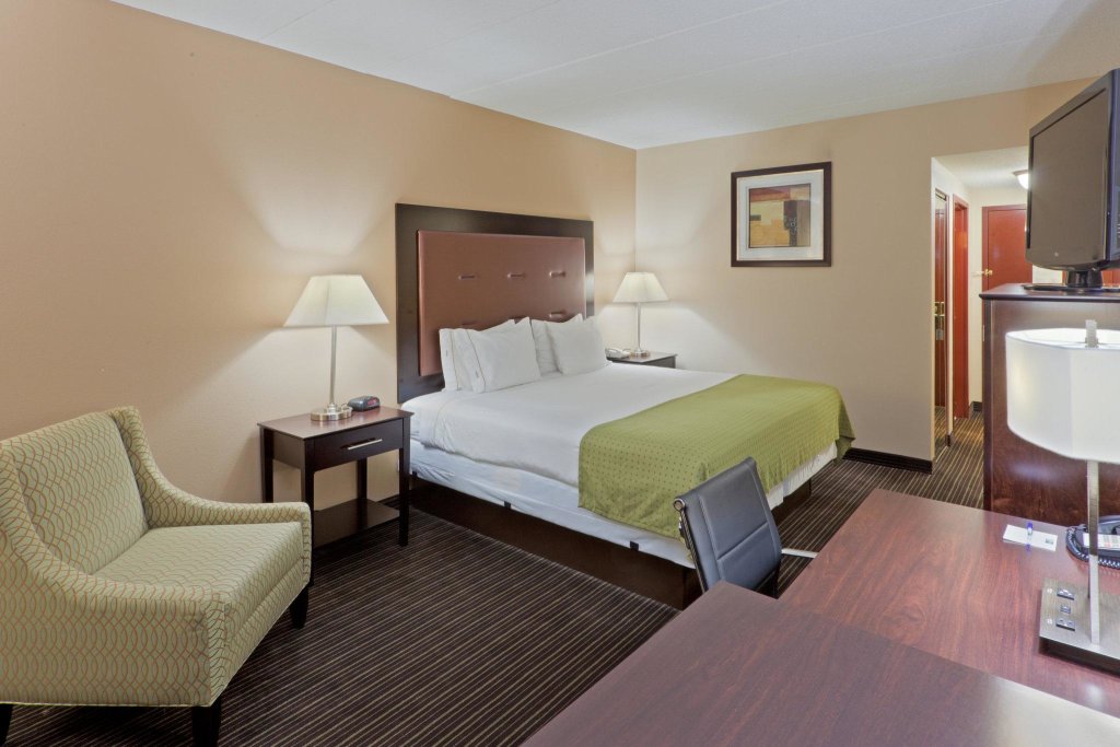 Номер Standard Holiday Inn Express Suites Charleston, an IHG Hotel
