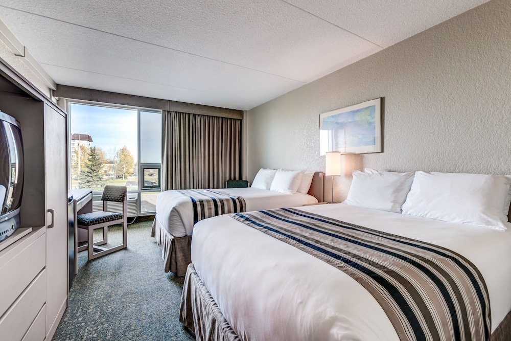 Четырёхместный номер Standard Heritage Inn Hotel & Convention Centre - Saskatoon