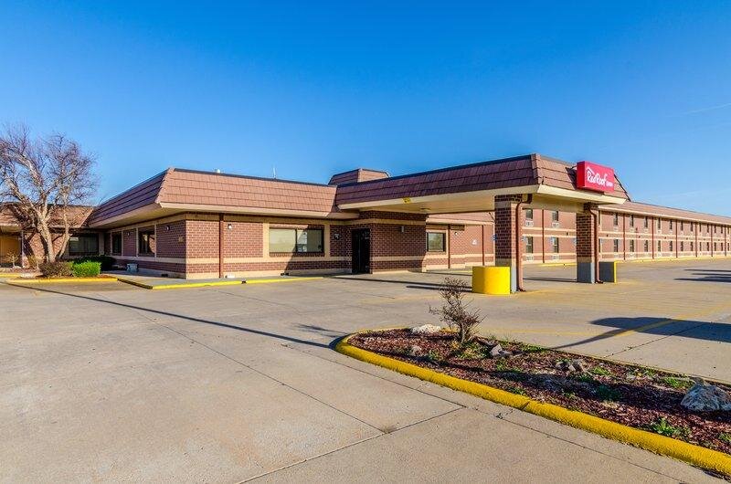 Четырёхместный номер Standard Red Roof Inn & Conference Center Wichita Airport