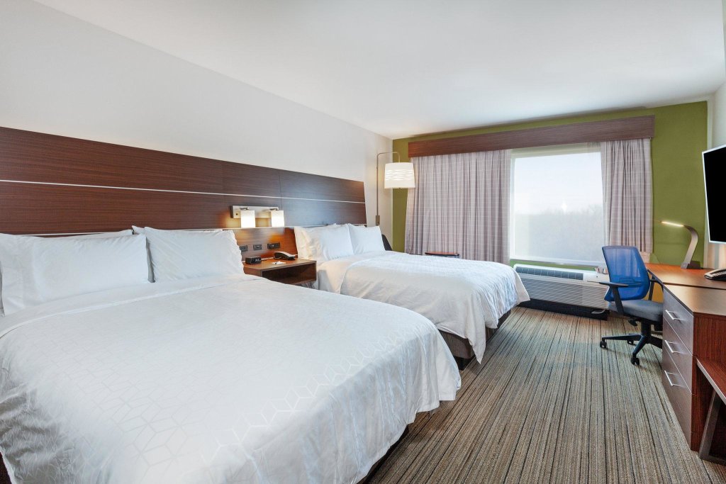 Standard Quadruple room Holiday Inn Express & Suites Tulsa Northeast - Owasso, an IHG Hotel