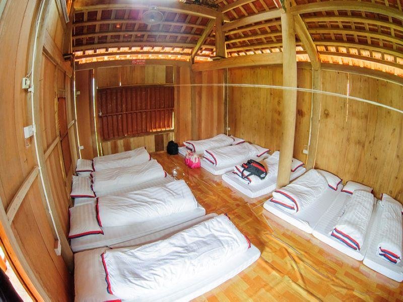 Кровать в общем номере Moc Chau Arena Village