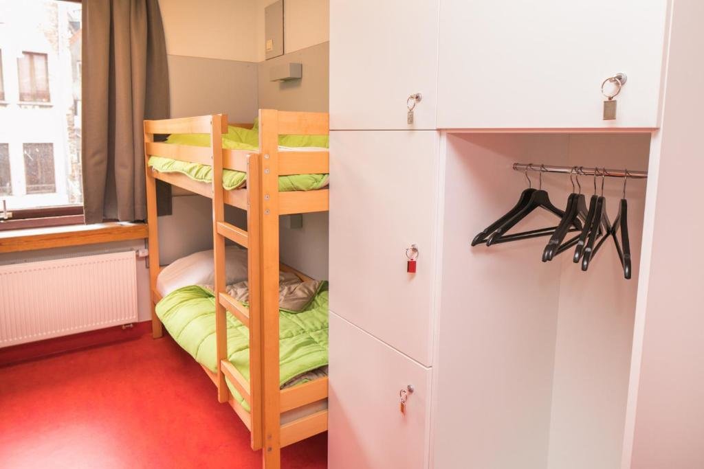 Кровать в общем номере (женский номер) Hostel Bruegel