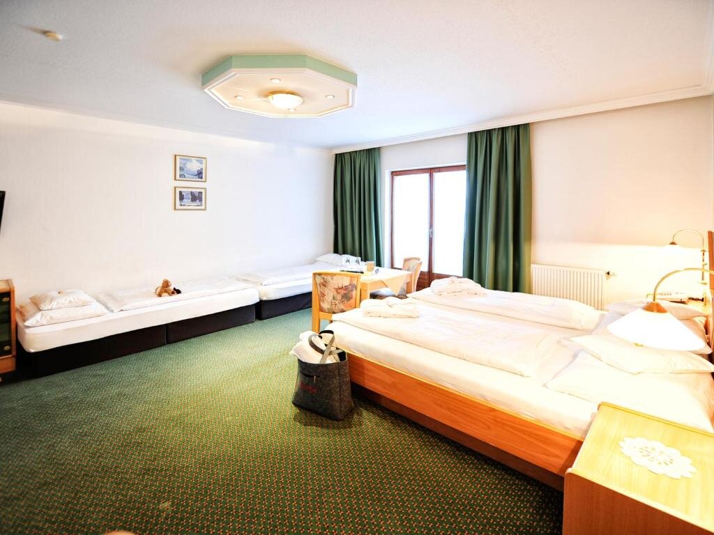 Standard Quadruple room Hotel Theresia