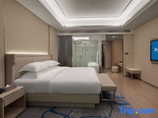 Executive Suite with lake view Wyndham Shaoxing Keqiao