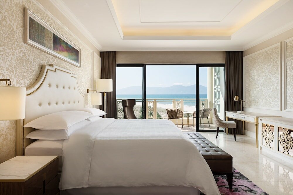 Standard Double room with balcony and with bay view Sheraton Grand Danang Resort & Convention Center