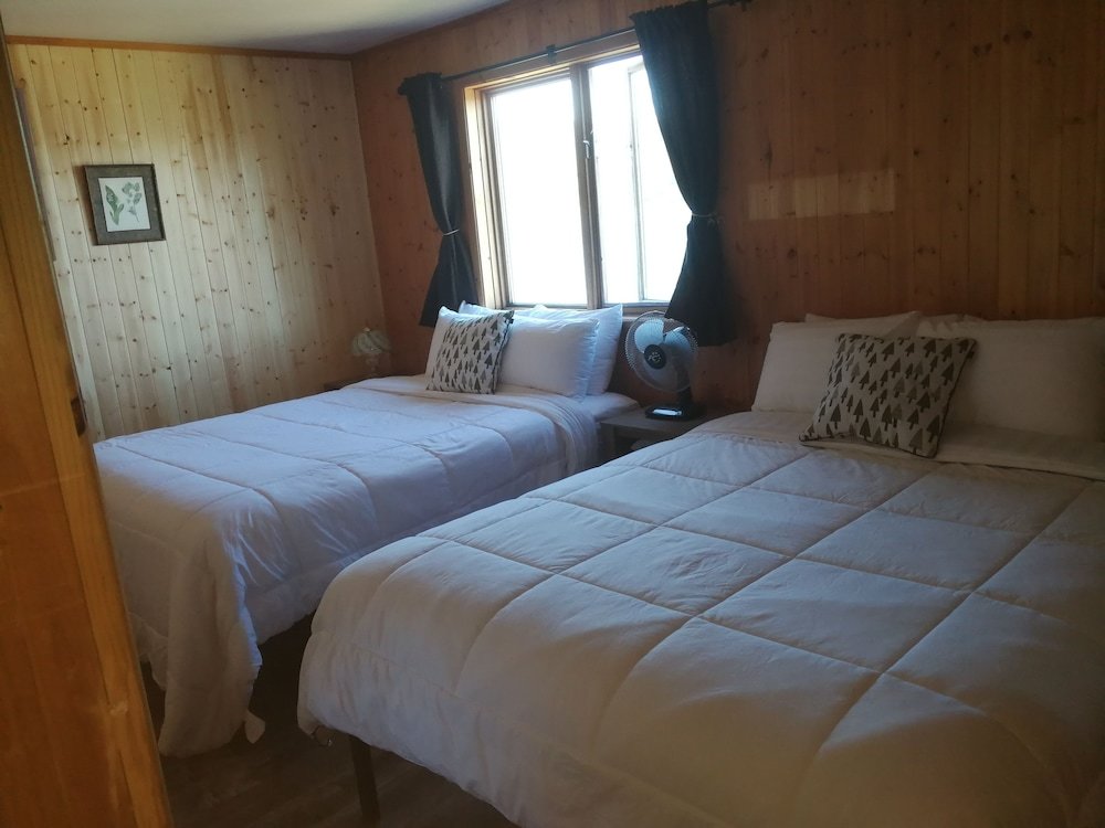 Suite 2 chambres duplex avec balcon Knotty Pine Cottages, Suites & Motel Rooms