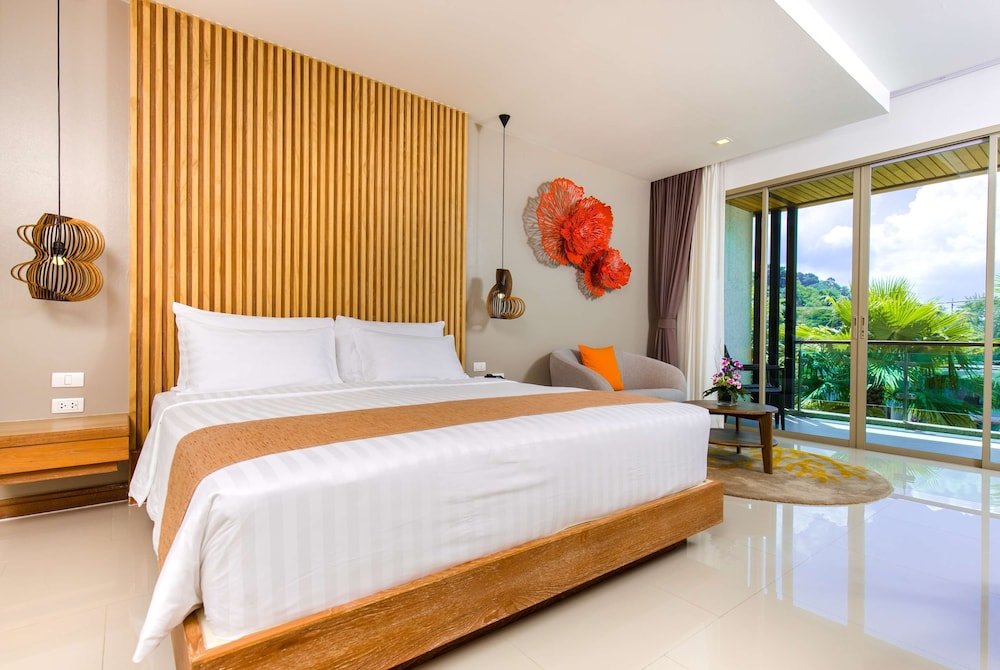 Двухместный номер Deluxe с балконом Wyndham Grand Phuket Kalim Bay