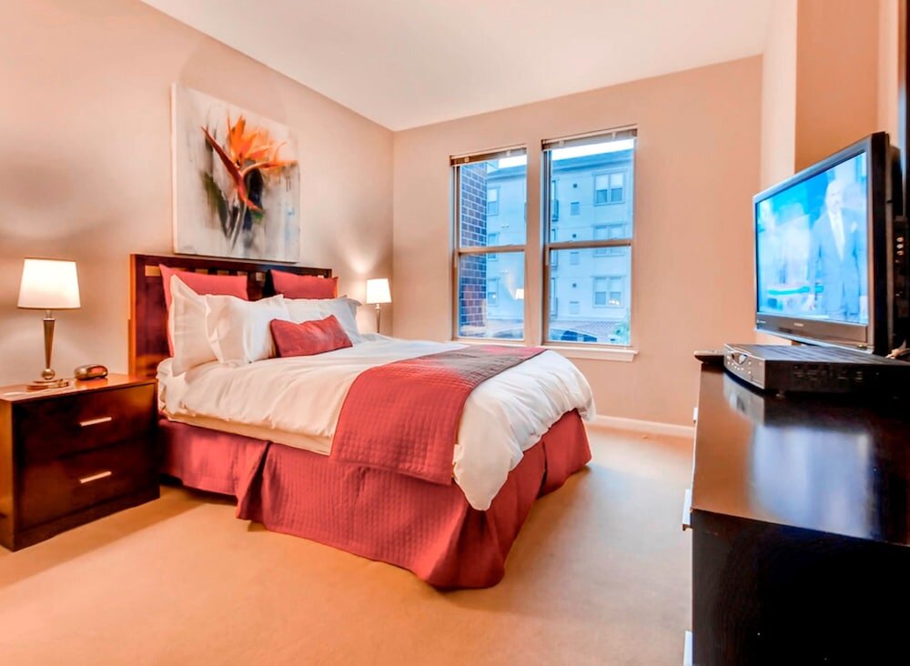 Апартаменты Luxury с 2 комнатами Bluebird Suites in Downtown Providence