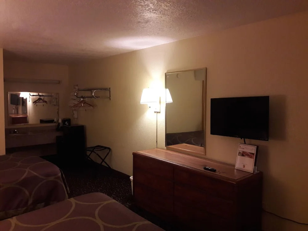 Standard quadruple chambre Super Inn Williamsburg