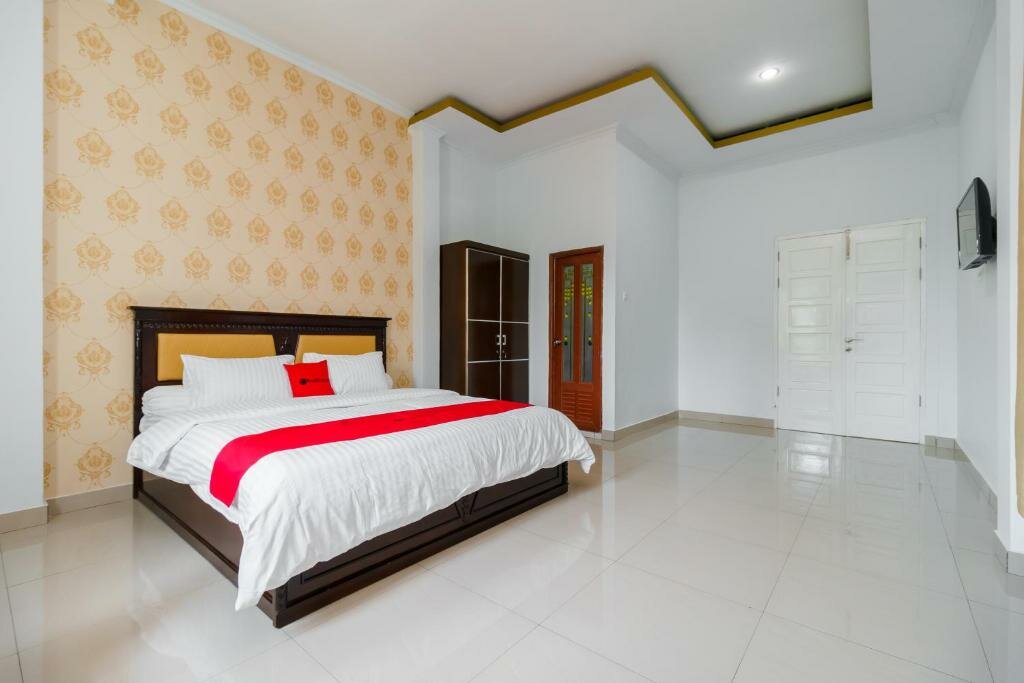 Junior suite RedDoorz Syariah near Simpang Sekip Palembang