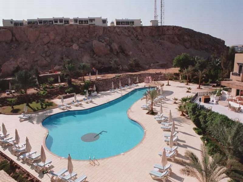 Табло шарм шейха. Fantazia Naama Bay Hotel. Fantazia Naama Bay 3*. Шарм-Эш-Шейх скидки. TRS Fantazia Naama Bay Hotel фото пляжа.