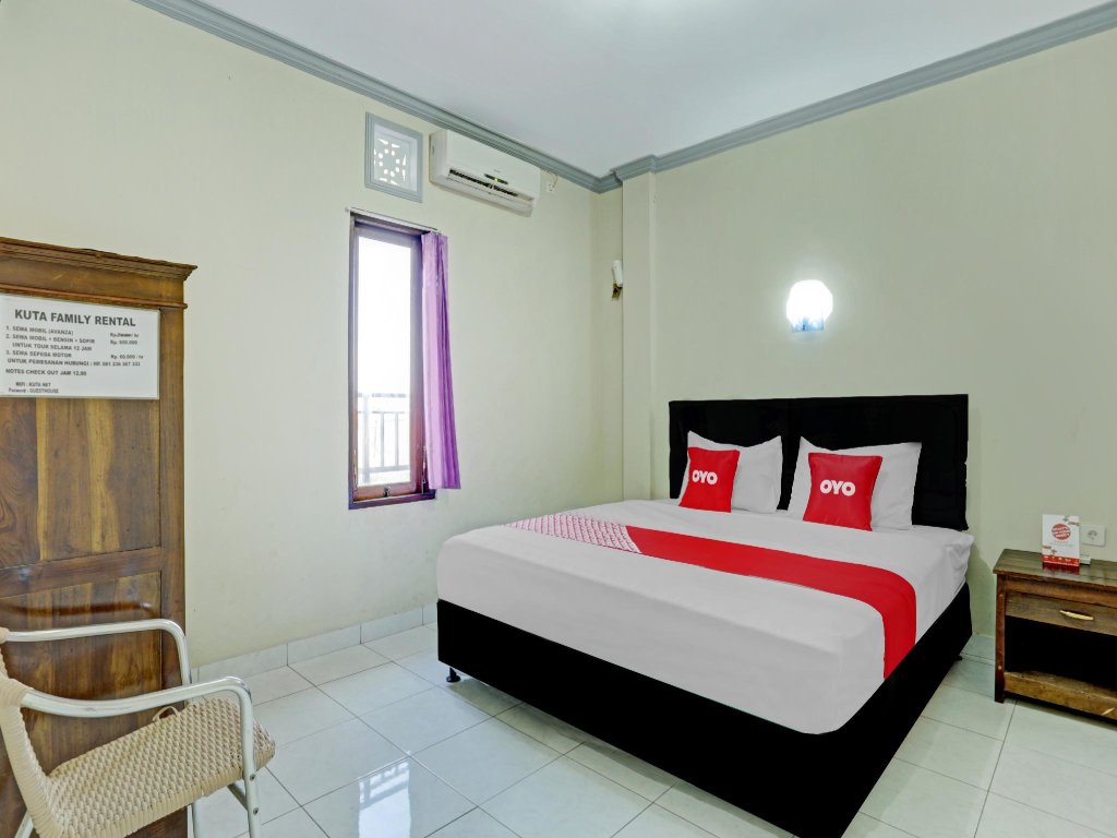 Suite OYO 90520 Kuta Family Guest House