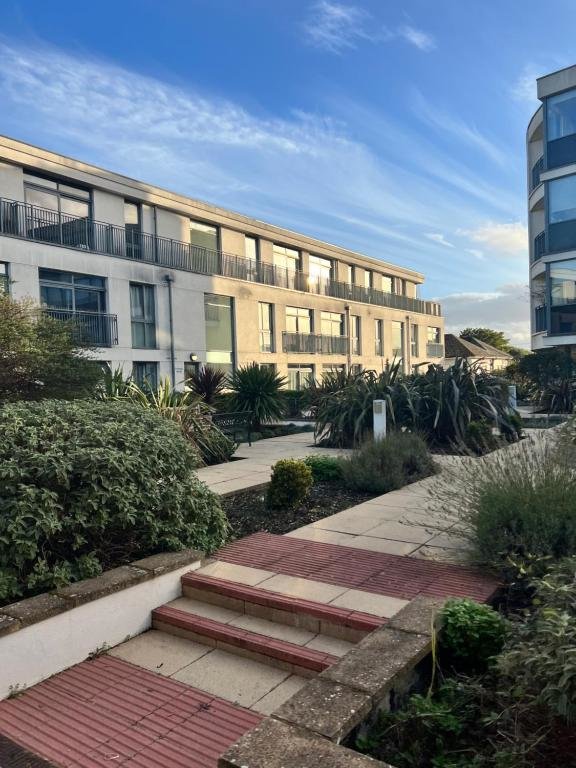 2 Bedrooms Apartment Stunning 2 bedroom Penthouse - 5min to Thorpe Park
