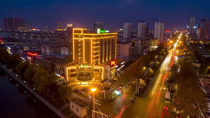 Полулюкс Holiday Inn Express Bozhou City Center