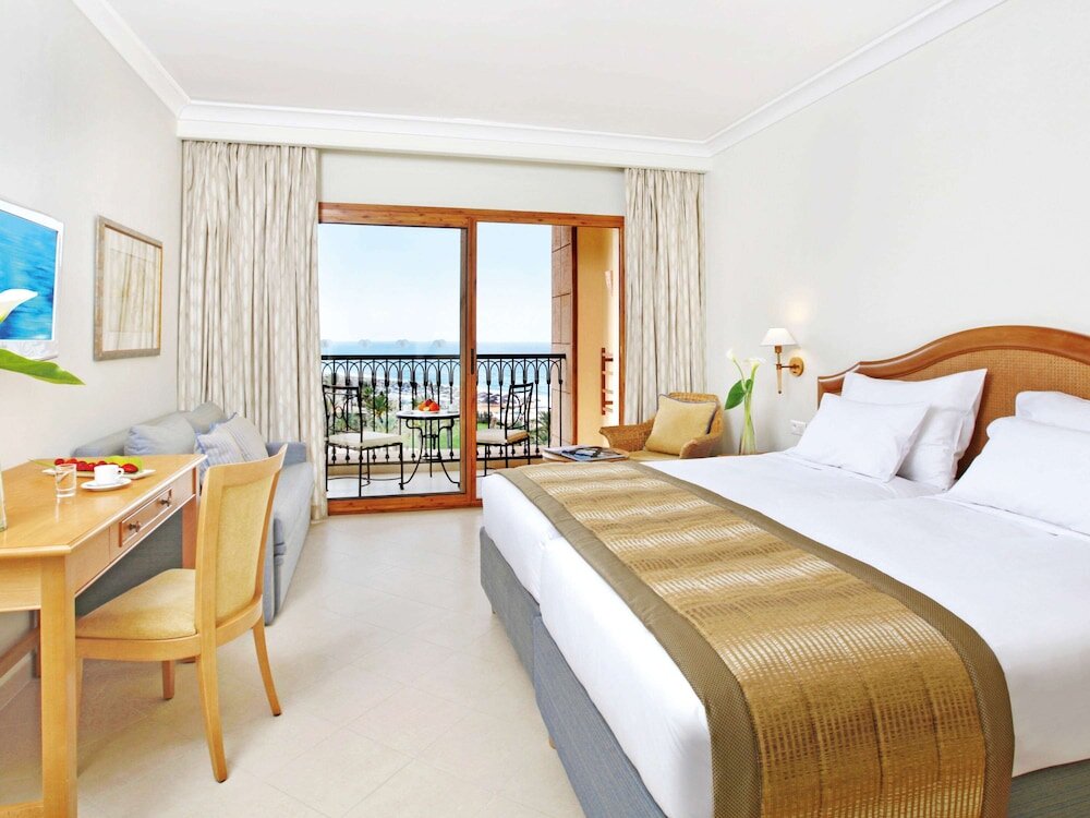 Двухместный номер Classic с балконом и с видом на море Mövenpick Resort & Marine Spa Sousse