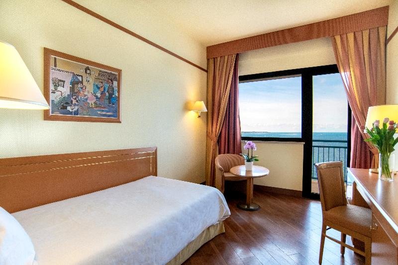 Одноместный номер Standard с балконом и с видом на море Hotel Delfino Taranto
