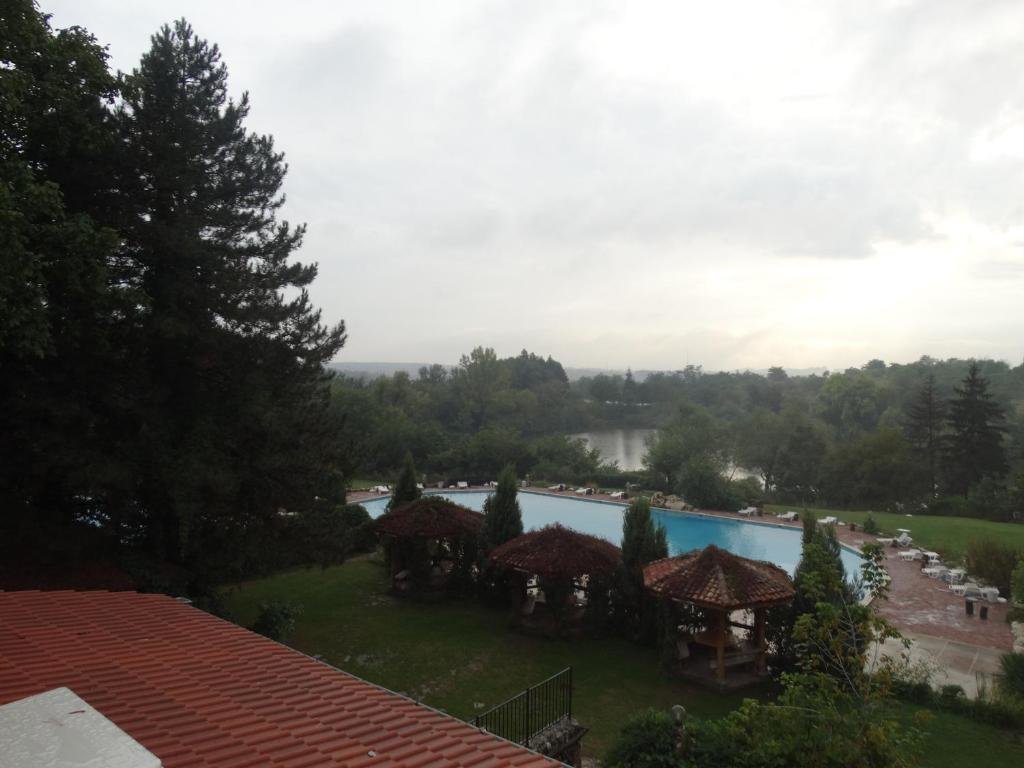Люкс дуплекс с балконом и с видом на бассейн Hotel Grivitsa