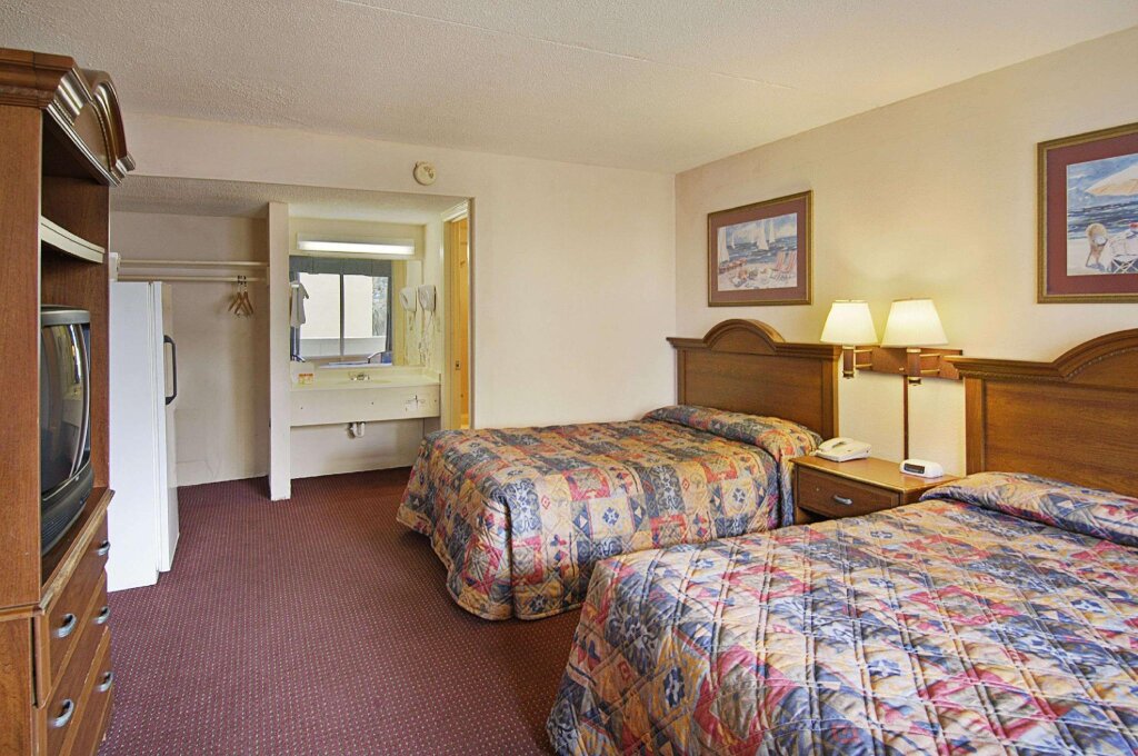 Standard Quadruple room Days Inn