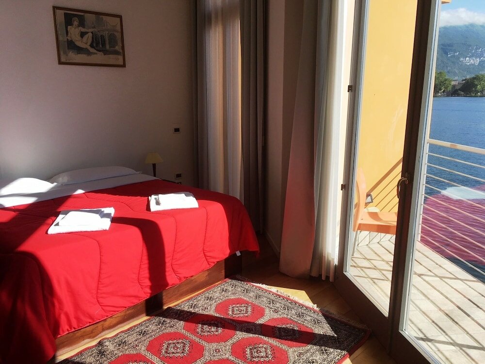 Suite cuádruple con balcón y con vista al lago Residence Vecchio Porto Excelsior
