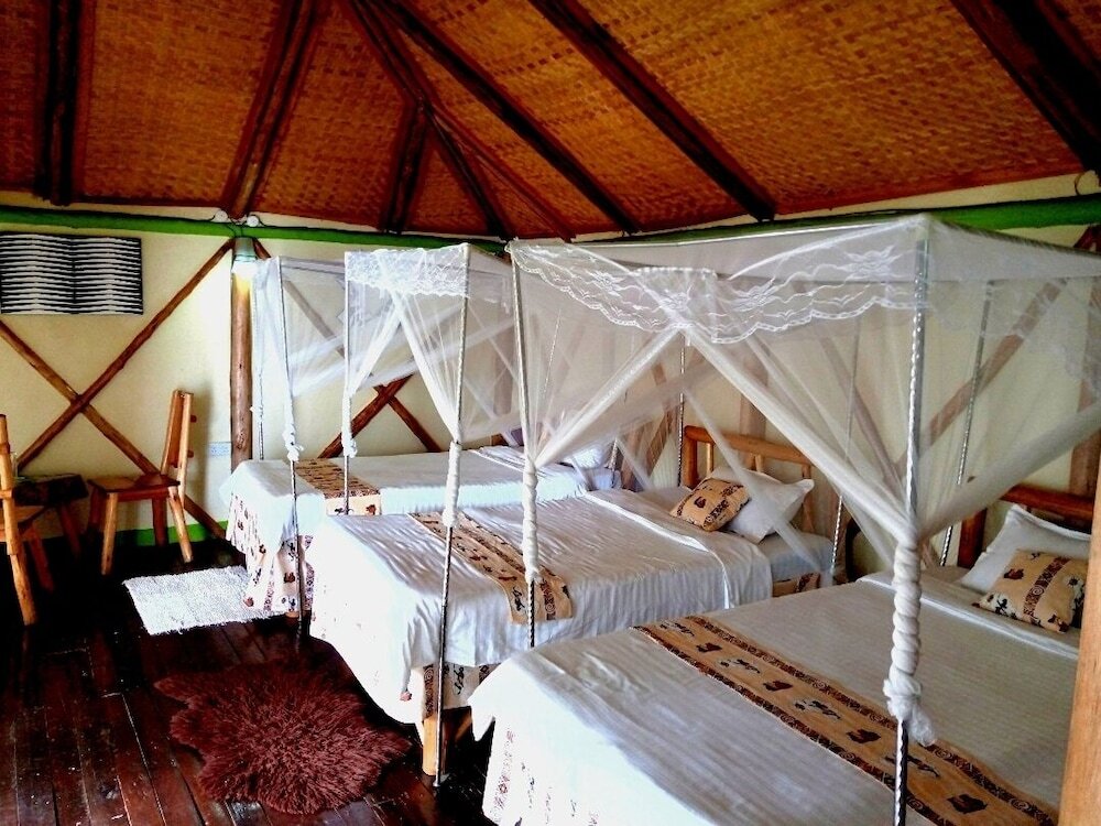 Трёхместный номер Luxury c 1 комнатой с видом на озеро Lake Bunyonyi Rock Resort