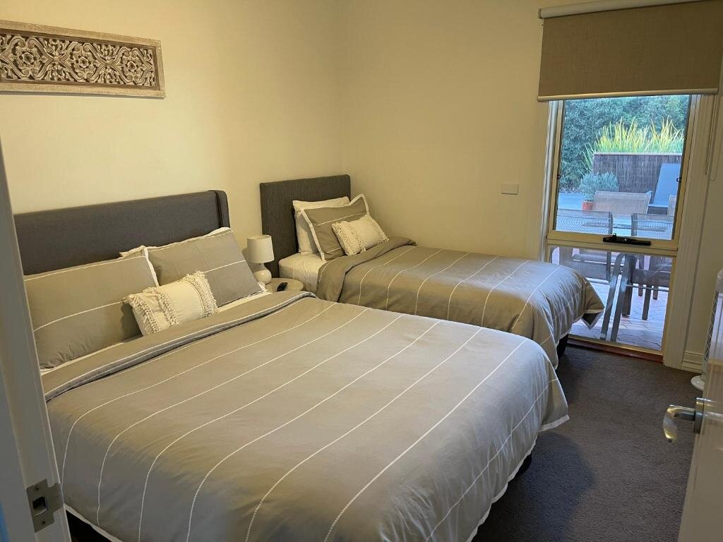 Standard Zimmer Austral Place 88 via Merri River
