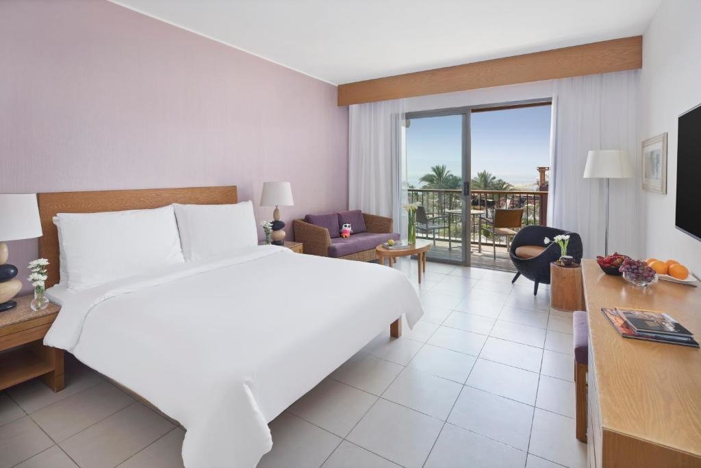 Двухместный номер Superior с видом на море Mövenpick Resort & Spa Tala Bay Aqaba