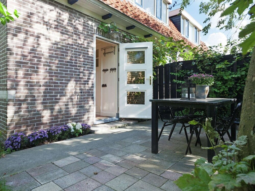 Cottage Stunnung Holiday Home in Krabbendam With Garden