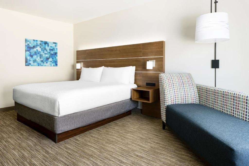 Двухместный номер Deluxe Holiday Inn Express & Suites Oakhurst-Yosemite Park Area, an IHG Hotel
