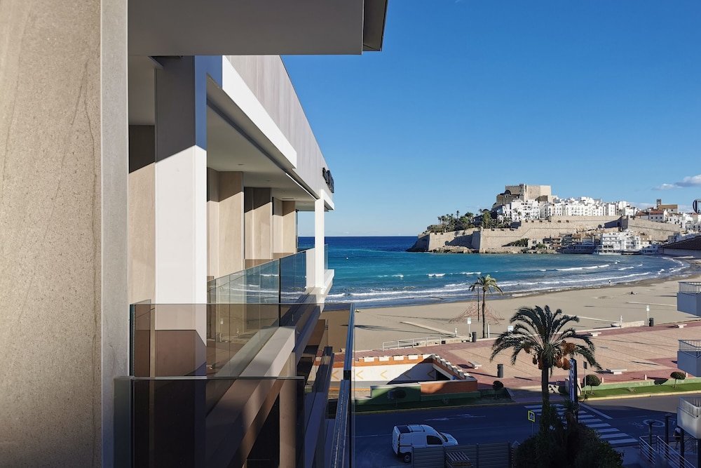 Двухместный номер Standard с балконом и с частичным видом на море Hotel & Spa Castillo de Peñíscola 4* Sup