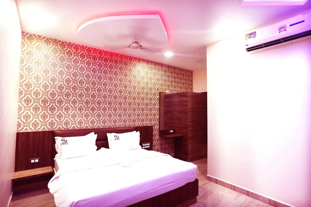 Студия Comfort Hotel Sai Krish Grand