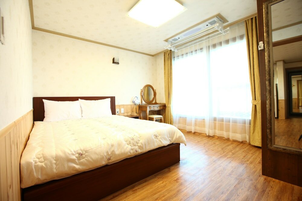 Standard Family room Jungmun Haesung Parktel