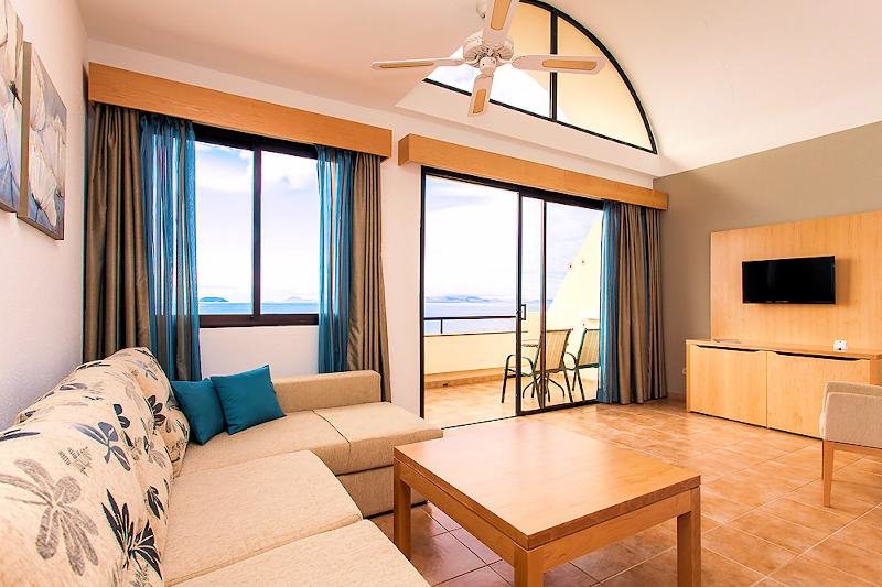 Habitación familiar Estándar con balcón y con vista al mar Royal Monica Playa Blanca