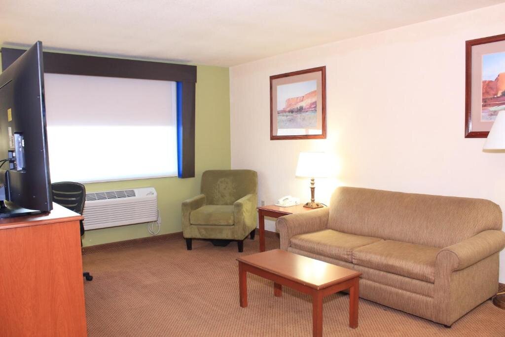 Double suite 1 chambre Holiday Inn Express Hotel & Suites Farmington, an IHG Hotel