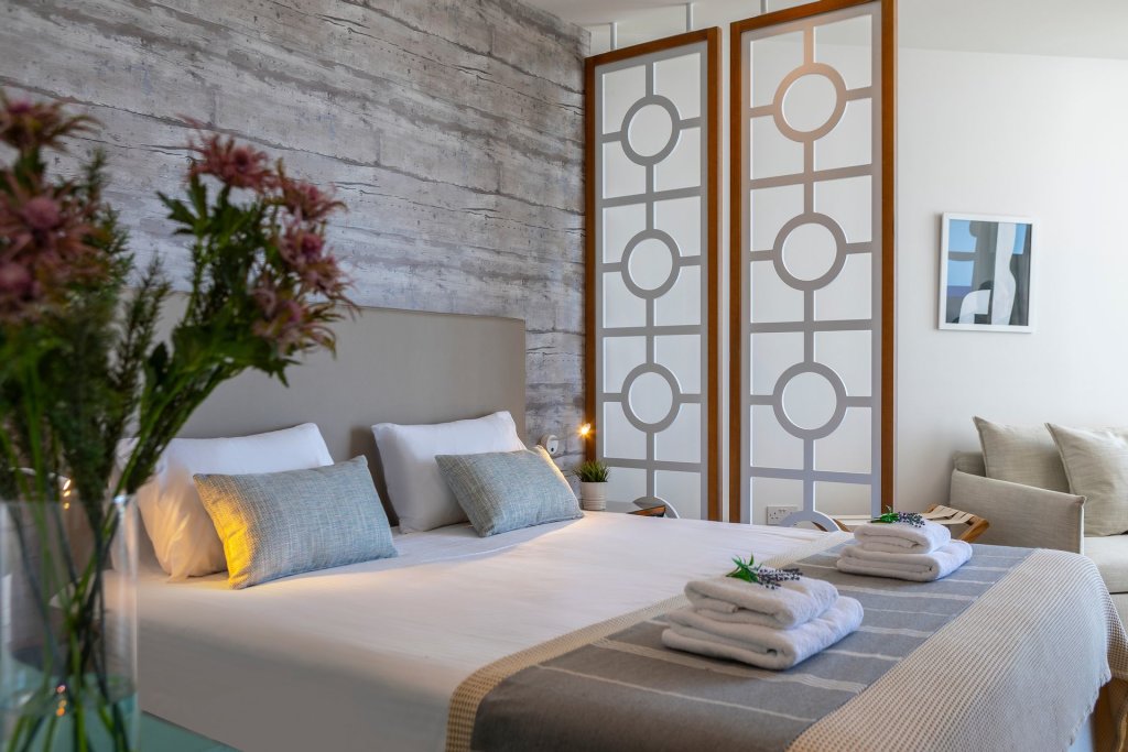 Habitación Premium con vista al interior Leonardo Plaza Cypria Maris Beach Hotel & Spa