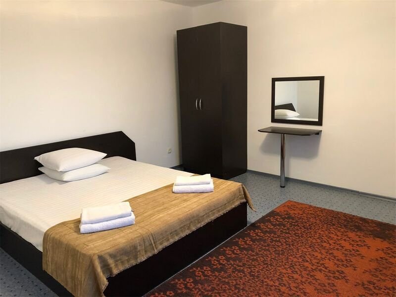 Triple suite junior 1000 Zvyozd #2 Hotel