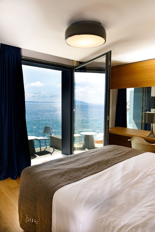 Полулюкс с балконом и с видом на море Buzë Boutique Hotel