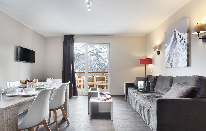 2 Bedrooms Superior Apartment with balcony Résidence Odalys Le Village de Praroustan
