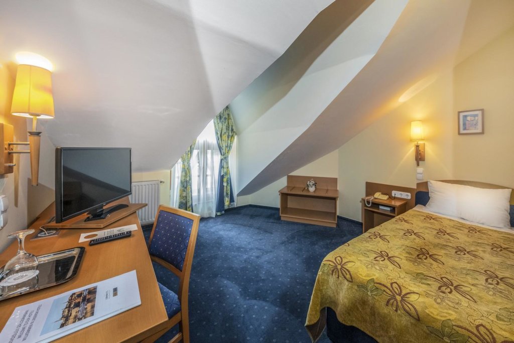 Standard Einzel Zimmer Corvin Hotel Budapest Residence