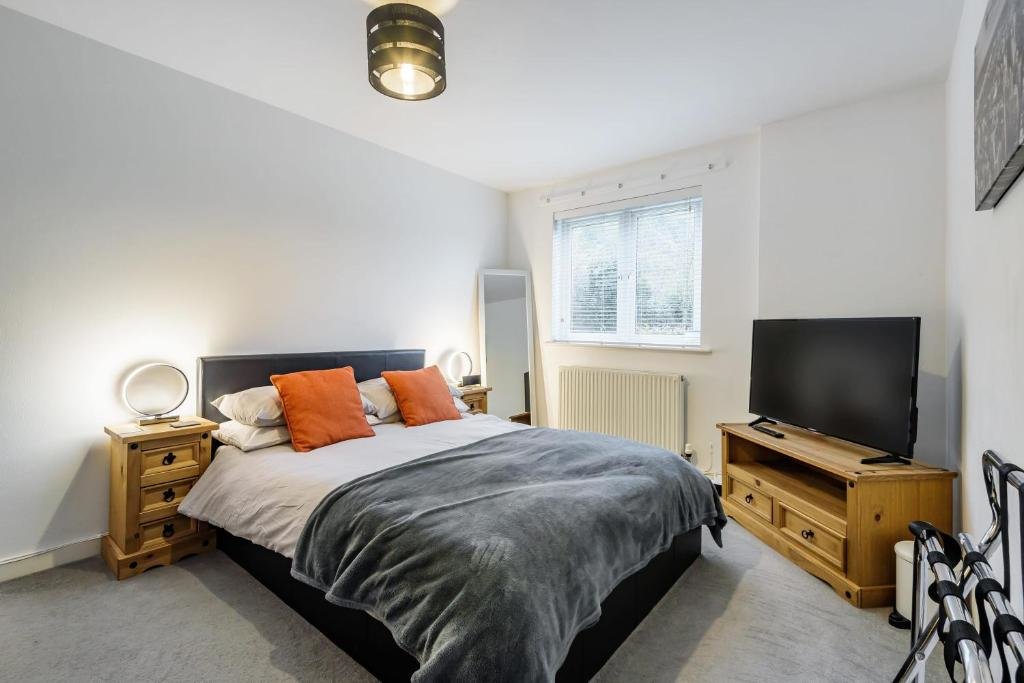 Апартаменты Stylish 2 Bedroom Apartment, Central Exeter, Parking on Site