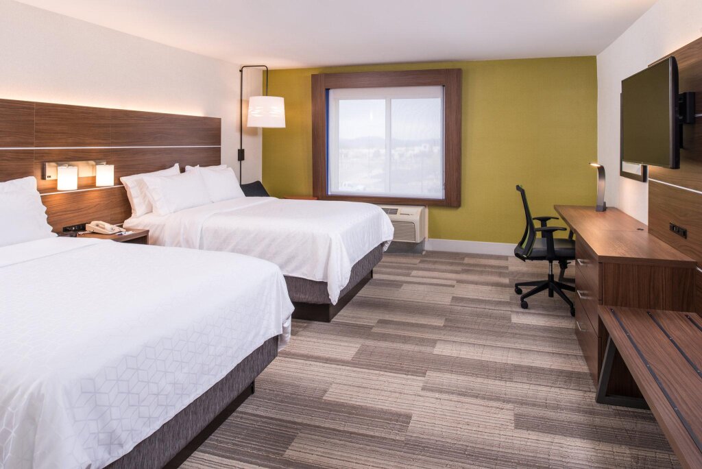Четырёхместный номер Standard Holiday Inn Express Sierra Vista, an IHG Hotel